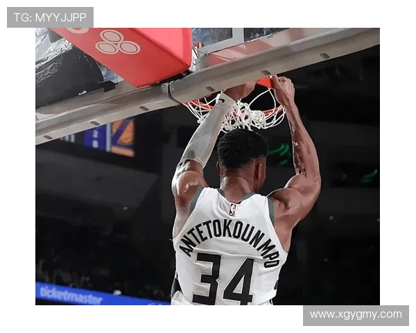 布朗尼灵活抢断迅速反击八村塁飞跃扣篮展现绝佳默契