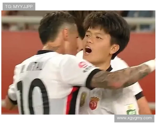 杨希期待明天展现主教练的精彩足球风格全力以赴迎接挑战